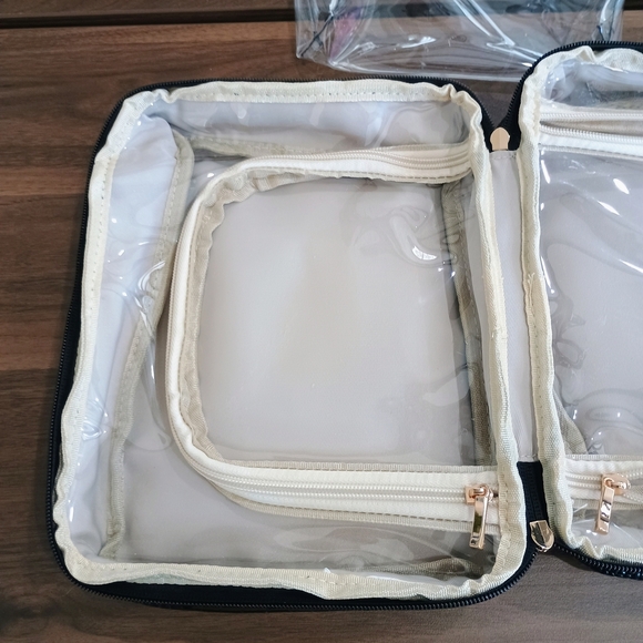 Black Crocodile-Embossed Women's Cosmetic Bag - Picture 5 of 7